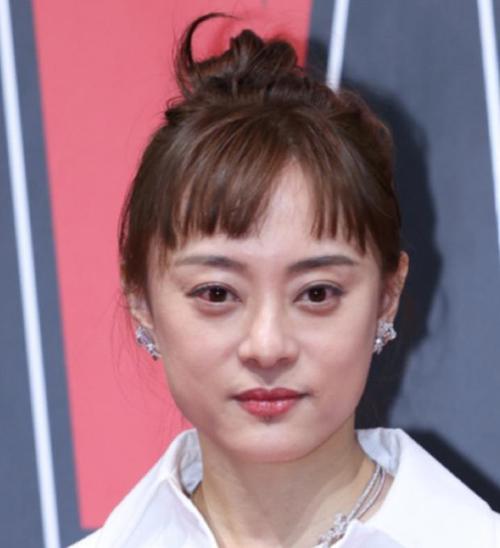 新澳800图库最新版本和孙俪唇下痣没了与孙俪嘴唇的痣