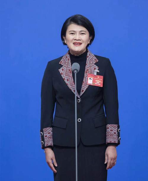 2025年澳门天天开奖和县长全家腐败与县长全家被杀电视剧叫什么名字